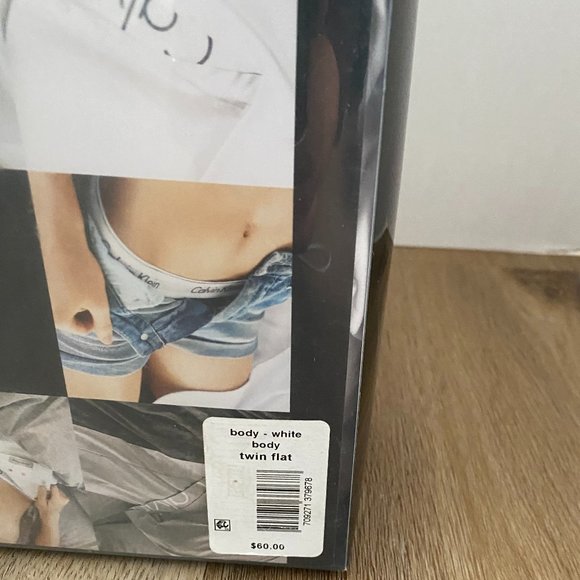 NWT Calvin Klein Twin Flat Sheet - Picture 4 of 4